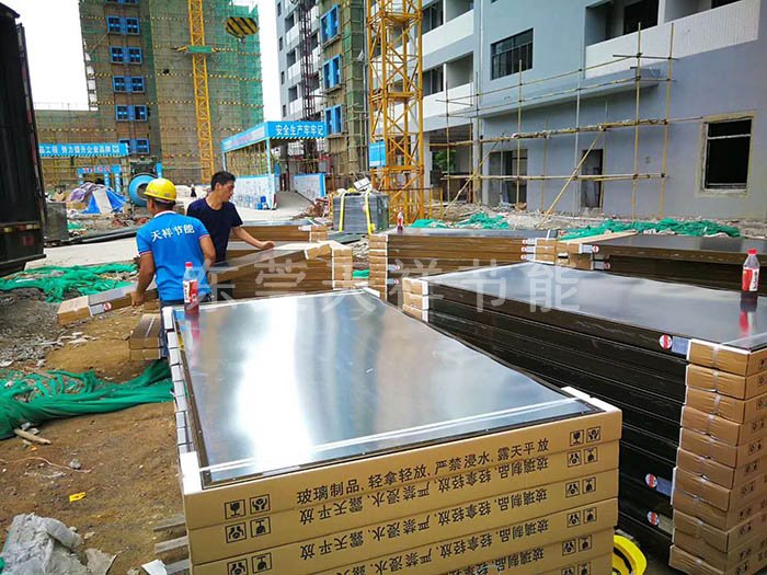 龙光电子厂员工宿舍楼太阳能热水系统安装